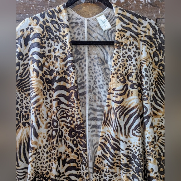 Simply Noelle Animal Print Wrap Poncho - Picture 5 of 14